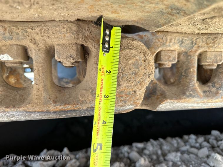 image for item DG0497 2001 John Deere 200CLC excavator