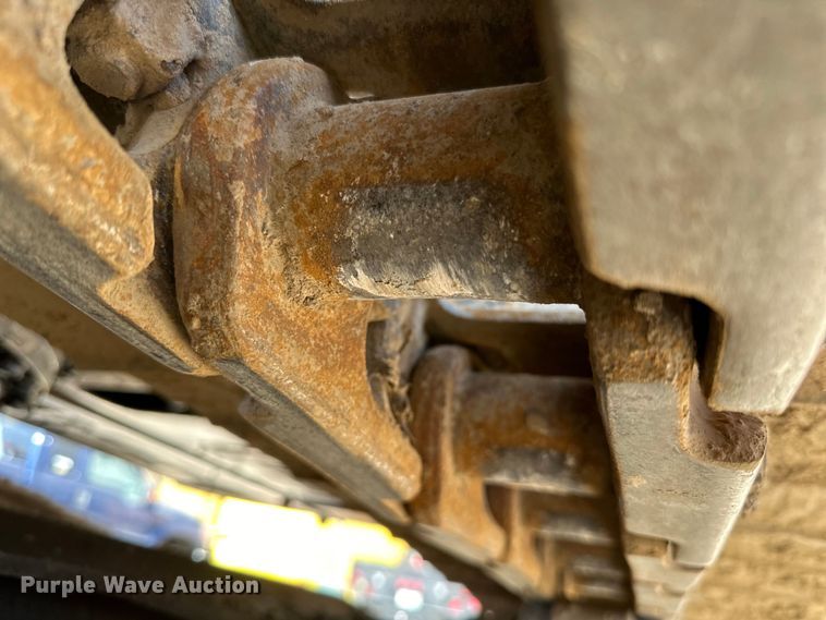 image for item DG0497 2001 John Deere 200CLC excavator