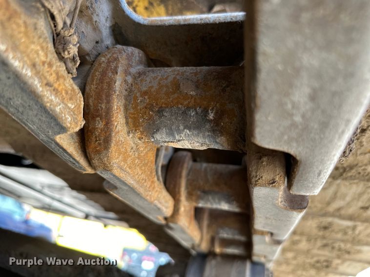 image for item DG0497 2001 John Deere 200CLC excavator