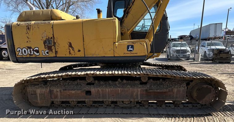 image for item DG0497 2001 John Deere 200CLC excavator