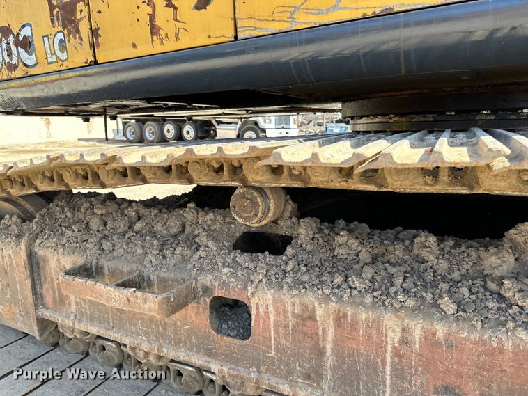 image for item DG0497 2001 John Deere 200CLC excavator