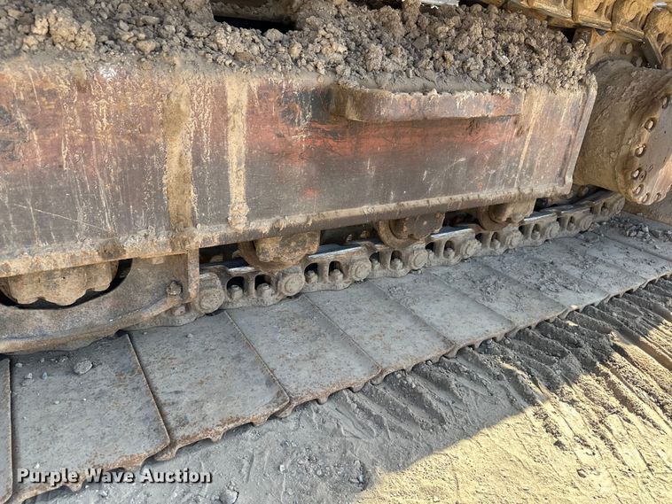 image for item DG0497 2001 John Deere 200CLC excavator