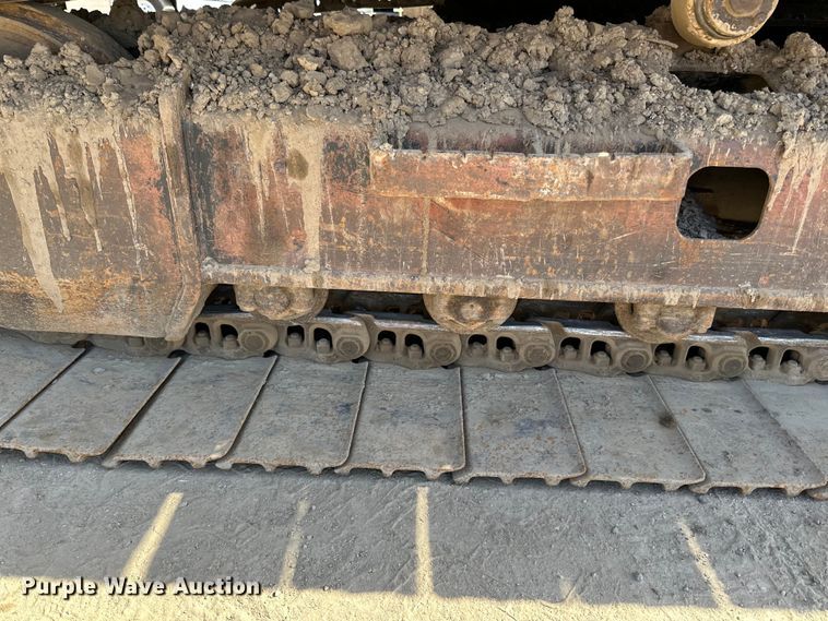 image for item DG0497 2001 John Deere 200CLC excavator