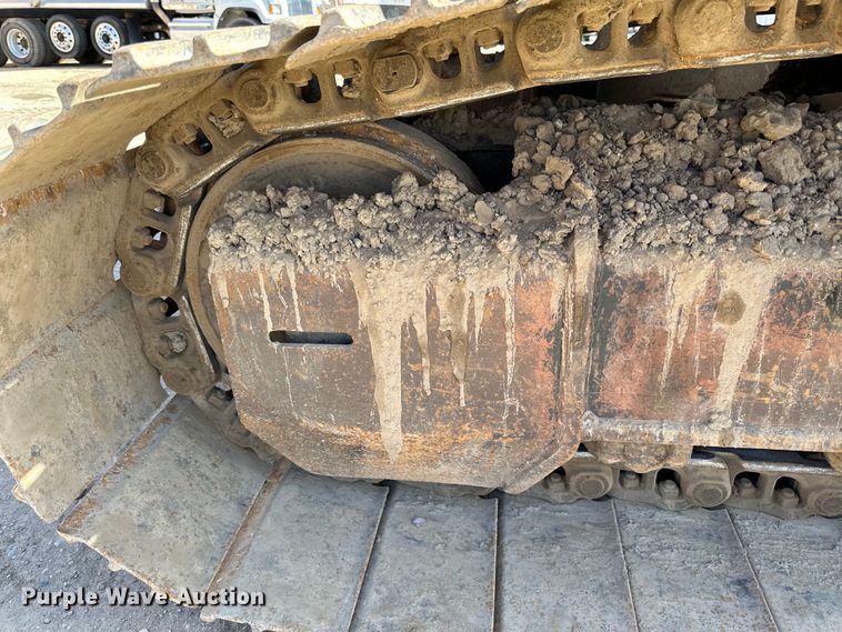 image for item DG0497 2001 John Deere 200CLC excavator