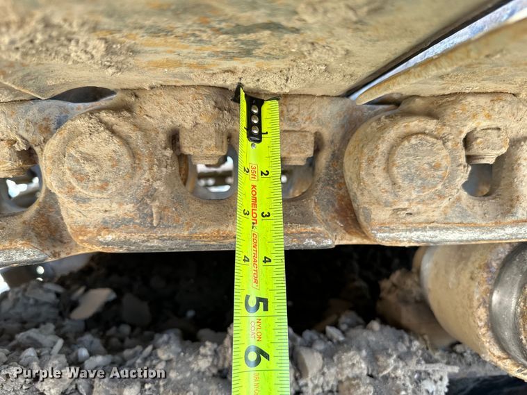 image for item DG0497 2001 John Deere 200CLC excavator