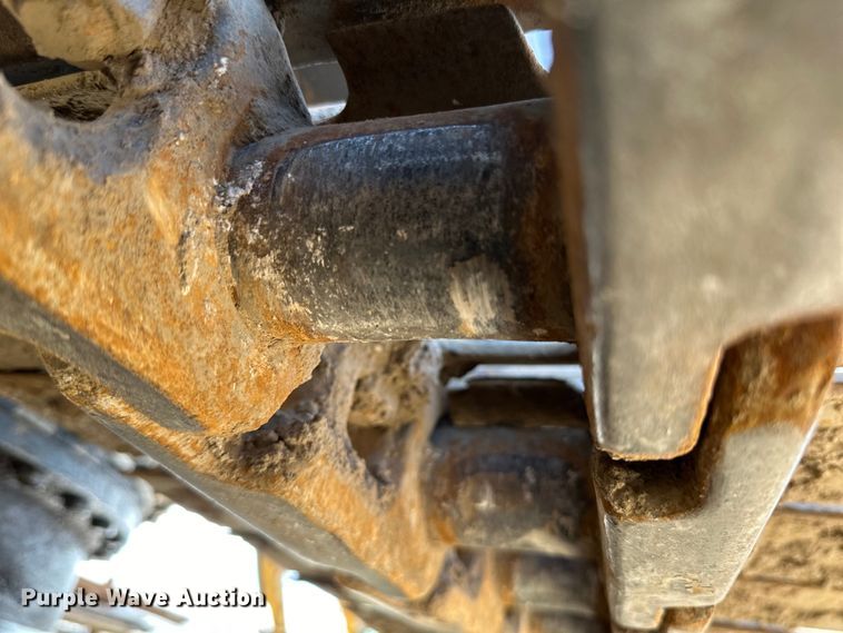 image for item DG0497 2001 John Deere 200CLC excavator