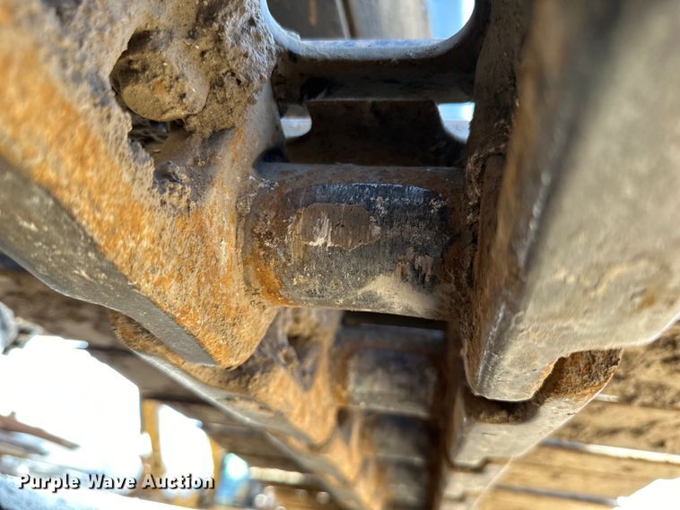 image for item DG0497 2001 John Deere 200CLC excavator