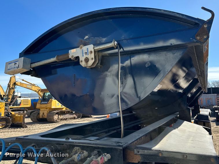 image for item DG0498 2007 Sidump'r SDR325 side dump trailer