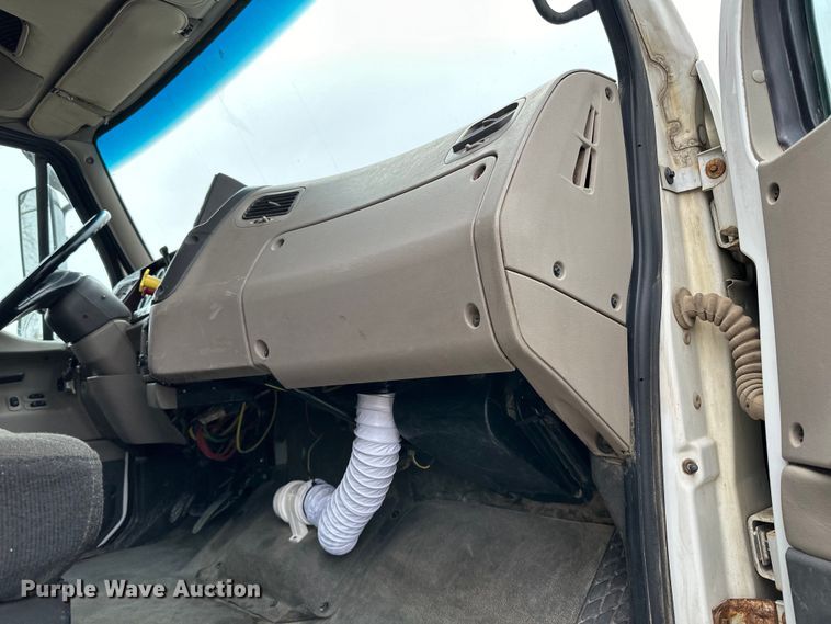 image for item DG0499 2007 Sterling LT9500 dump truck