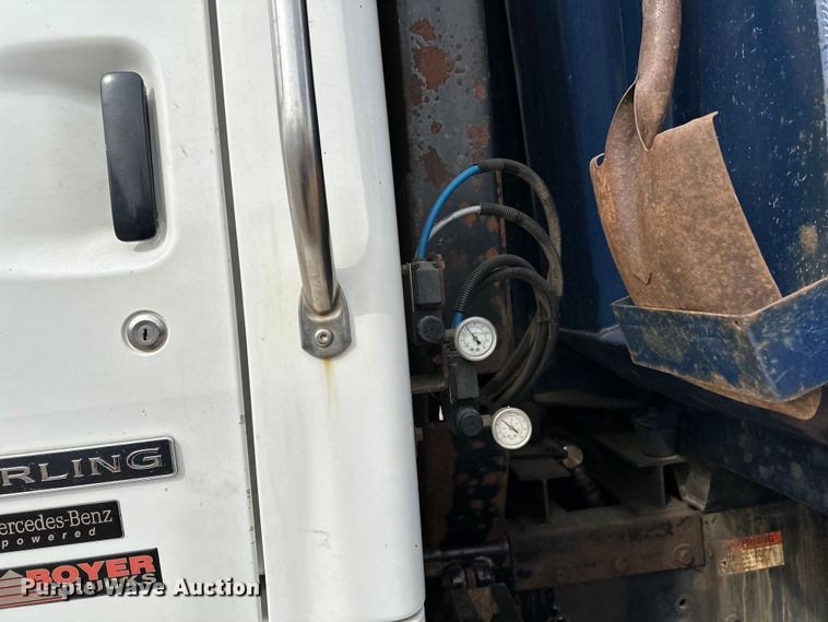 image for item DG0500 2007 Sterling LT9500 dump truck