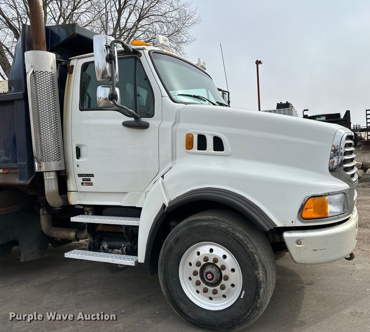 image for item DG0500 2007 Sterling LT9500 dump truck
