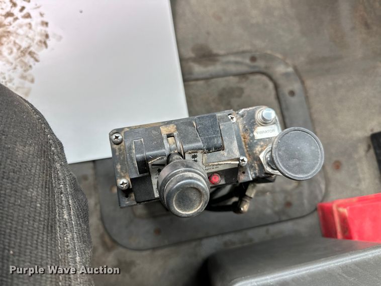 image for item DG0500 2007 Sterling LT9500 dump truck