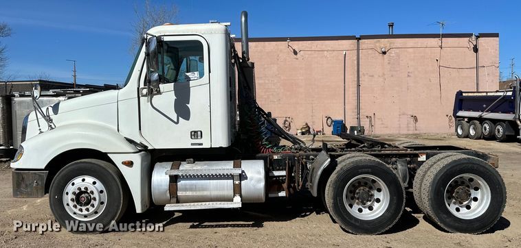 image for item DG0524 2005 Freightliner  Columbia 120 semi truck