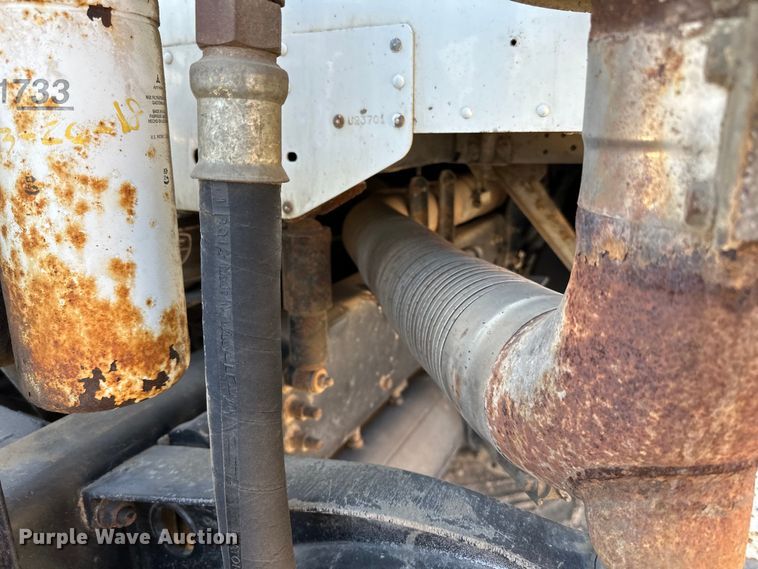 image for item DG0524 2005 Freightliner  Columbia 120 semi truck