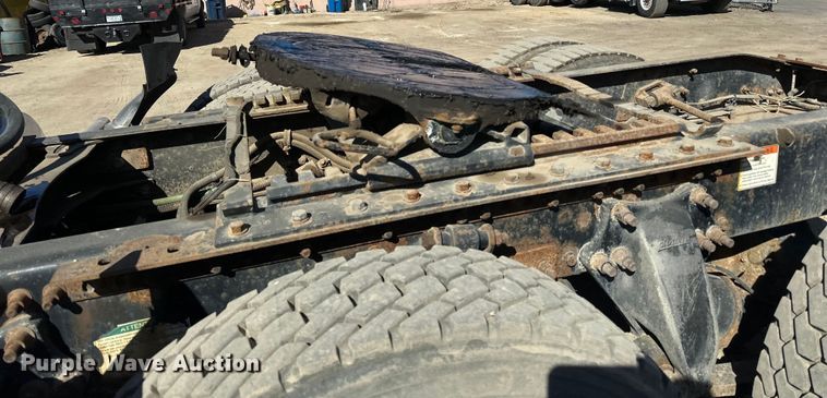 image for item DG0524 2005 Freightliner  Columbia 120 semi truck