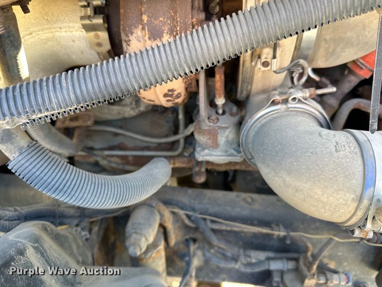 image for item DG0524 2005 Freightliner  Columbia 120 semi truck