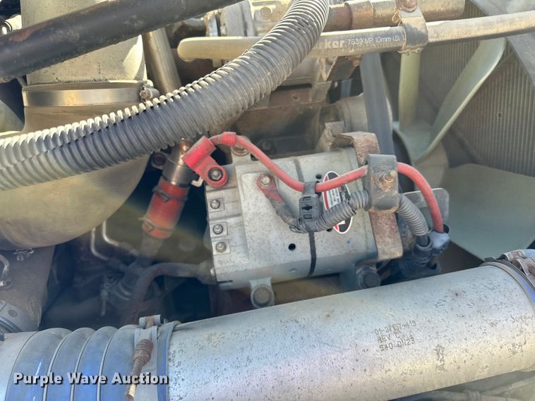 image for item DG0524 2005 Freightliner  Columbia 120 semi truck