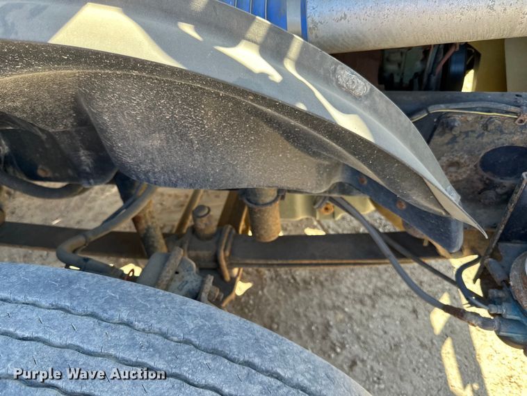 image for item DG0524 2005 Freightliner  Columbia 120 semi truck