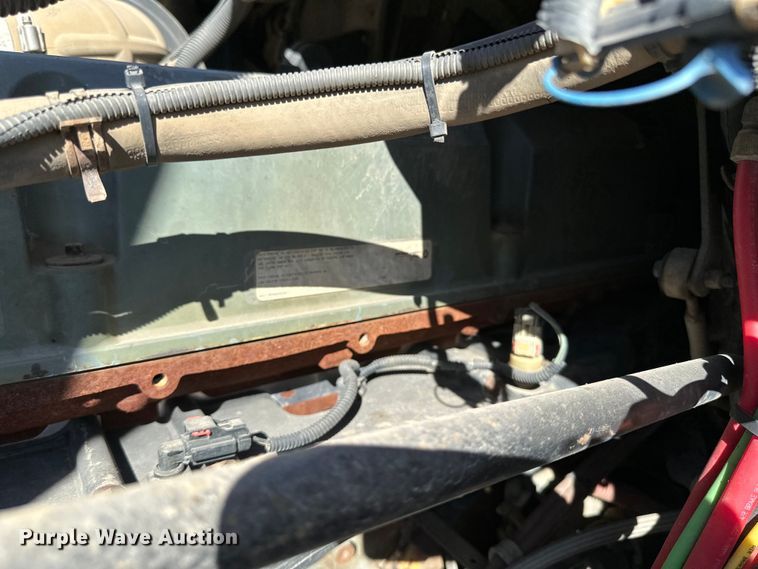 image for item DG0524 2005 Freightliner  Columbia 120 semi truck