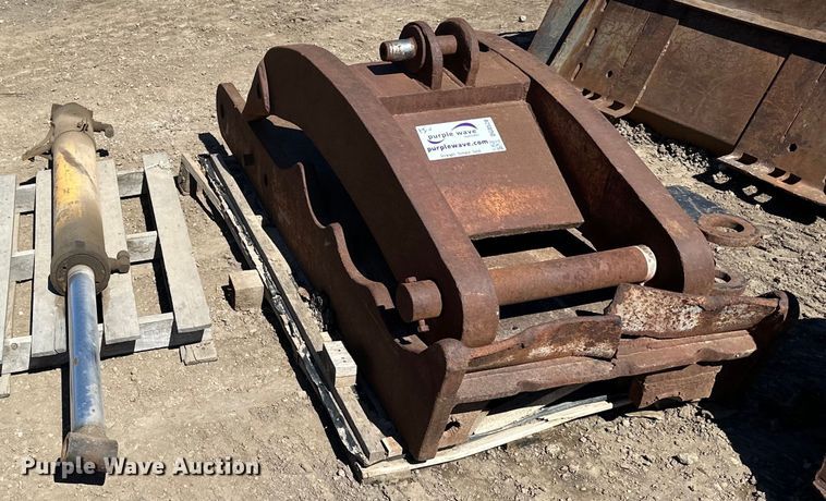 image for item DG0528 (2) excavator thumbs