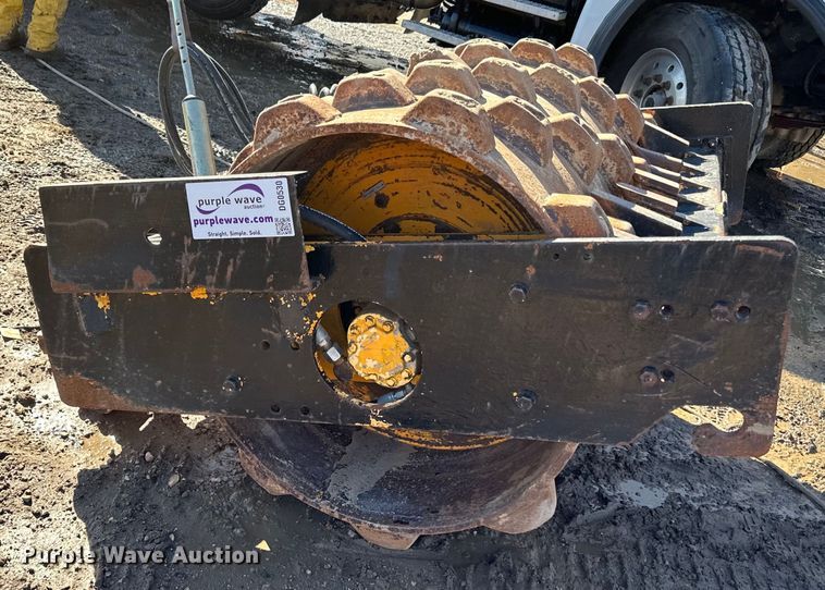 image for item DG0530 Skid steer vibratory drum roller