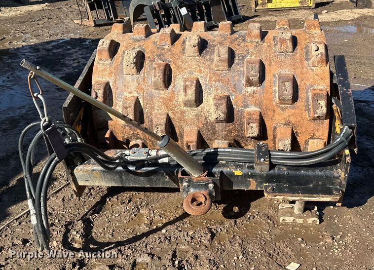 image for item DG0530 Skid steer vibratory drum roller