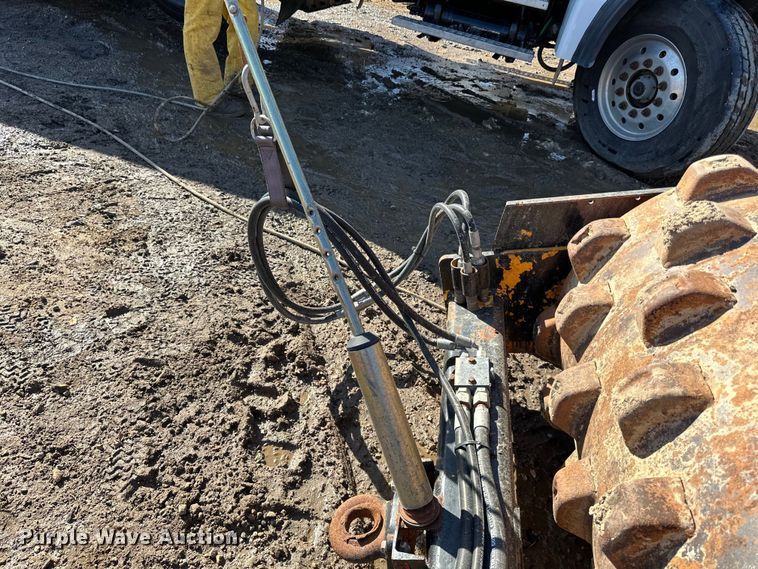 image for item DG0530 Skid steer vibratory drum roller