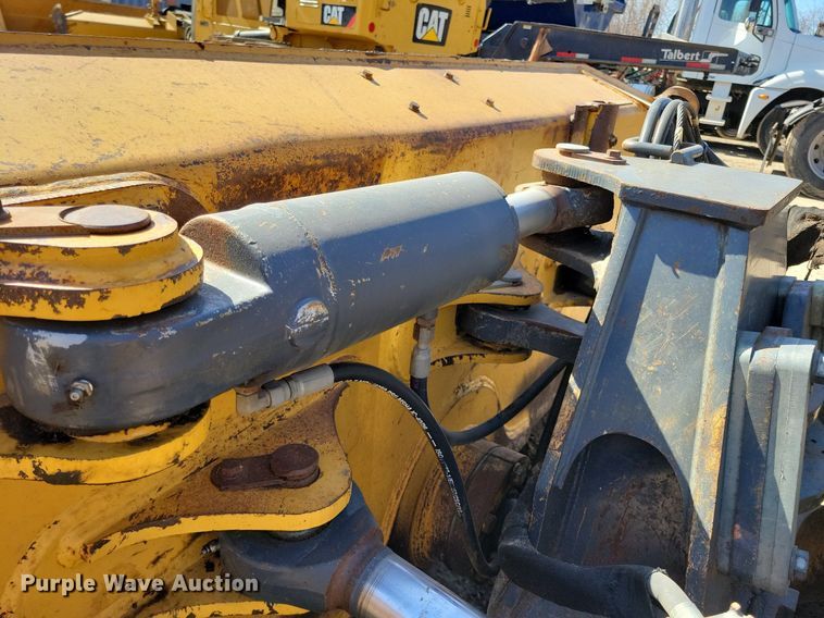 image for item DO3349 2012 John Deere  750K dozer