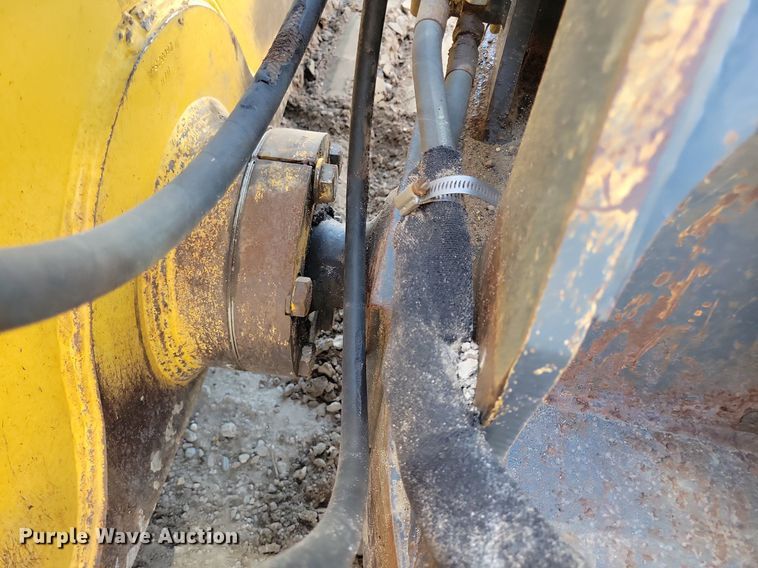 image for item DO3349 2012 John Deere  750K dozer