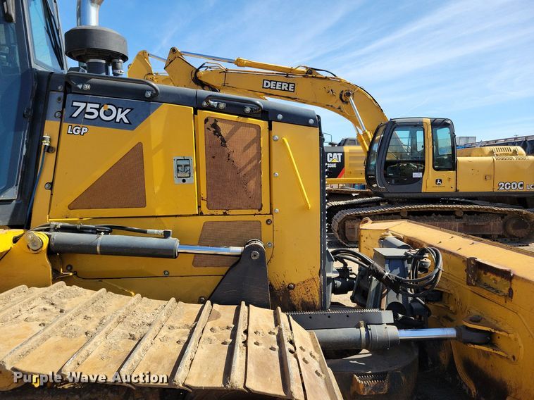 image for item DO3349 2012 John Deere  750K dozer