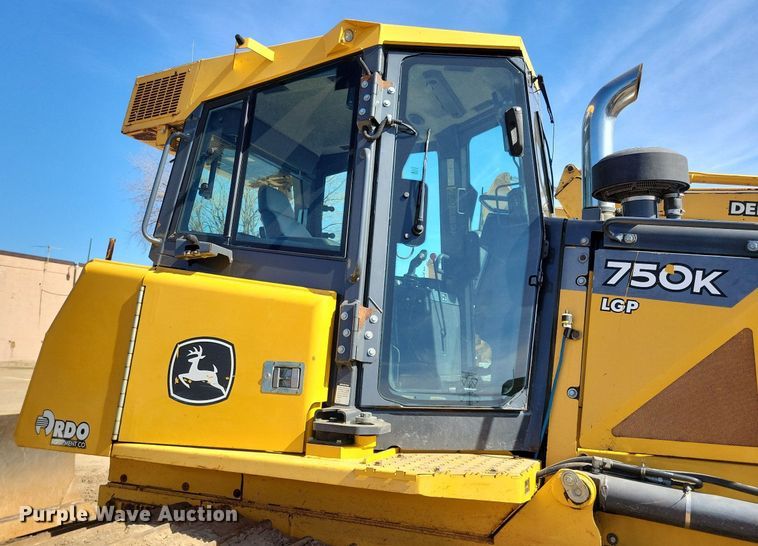 image for item DO3349 2012 John Deere  750K dozer