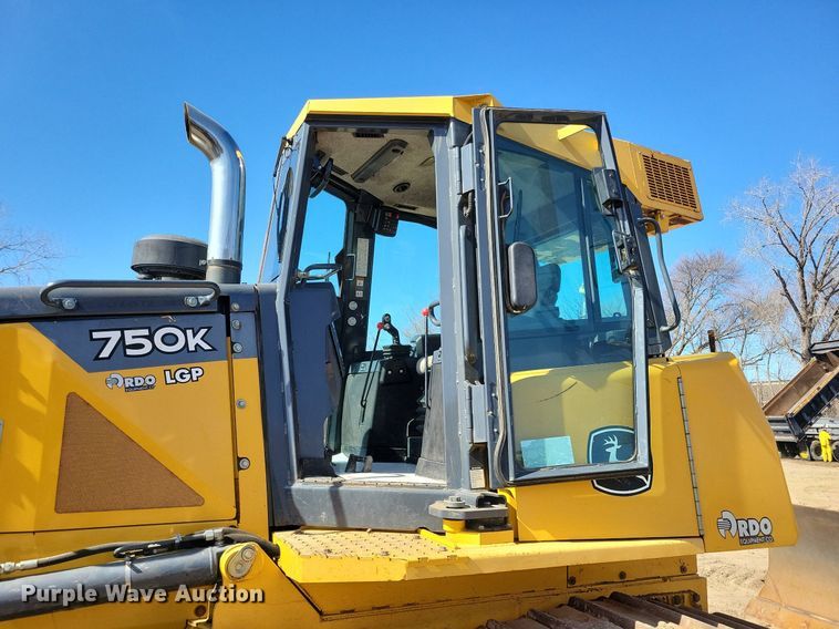 image for item DO3349 2012 John Deere  750K dozer