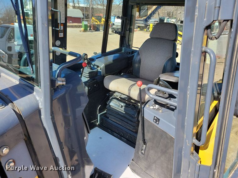 image for item DO3349 2012 John Deere  750K dozer