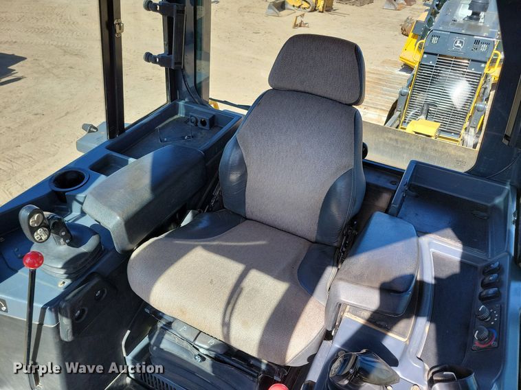 image for item DO3349 2012 John Deere  750K dozer