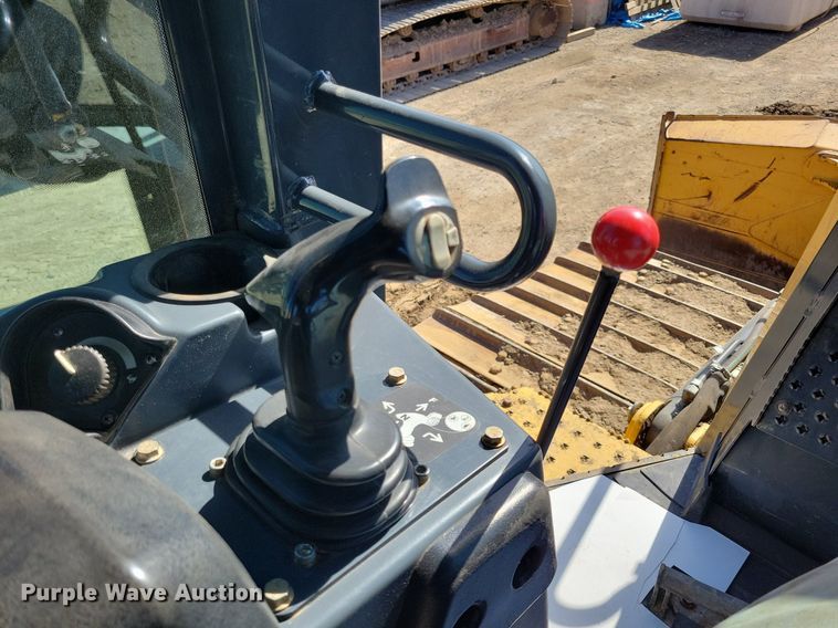 image for item DO3349 2012 John Deere  750K dozer