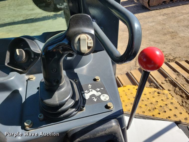 image for item DO3349 2012 John Deere  750K dozer