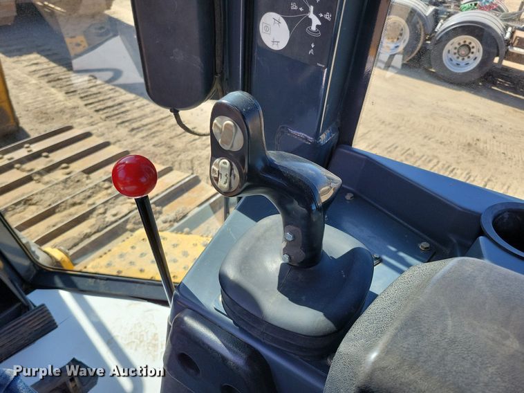 image for item DO3349 2012 John Deere  750K dozer