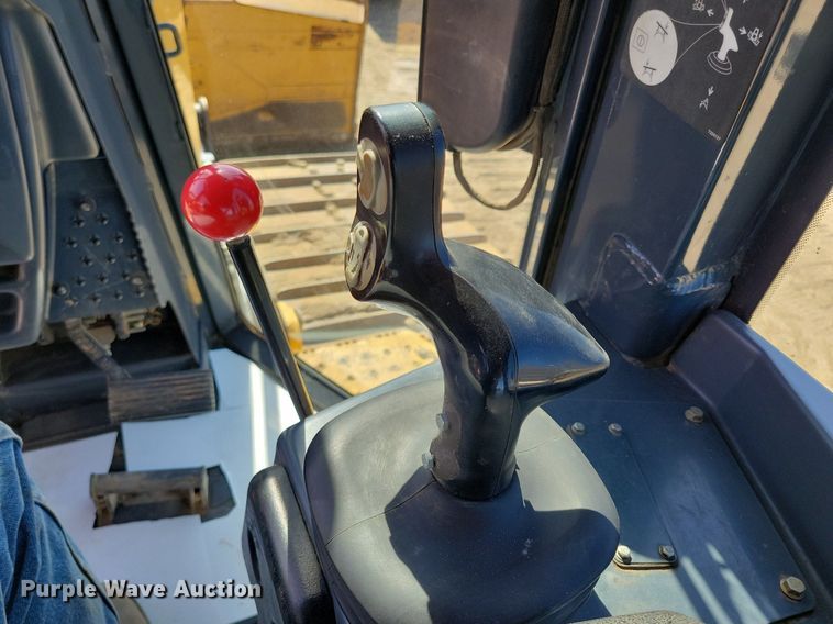 image for item DO3349 2012 John Deere  750K dozer