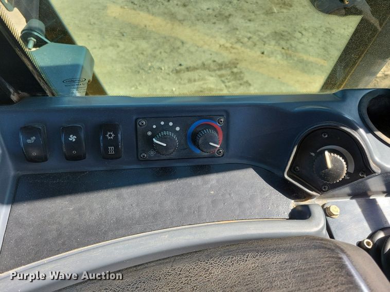 image for item DO3349 2012 John Deere  750K dozer