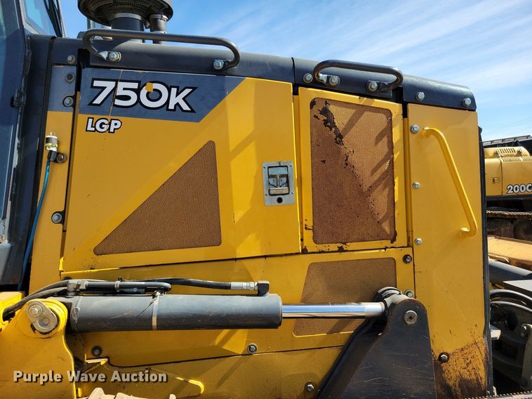 image for item DO3349 2012 John Deere  750K dozer
