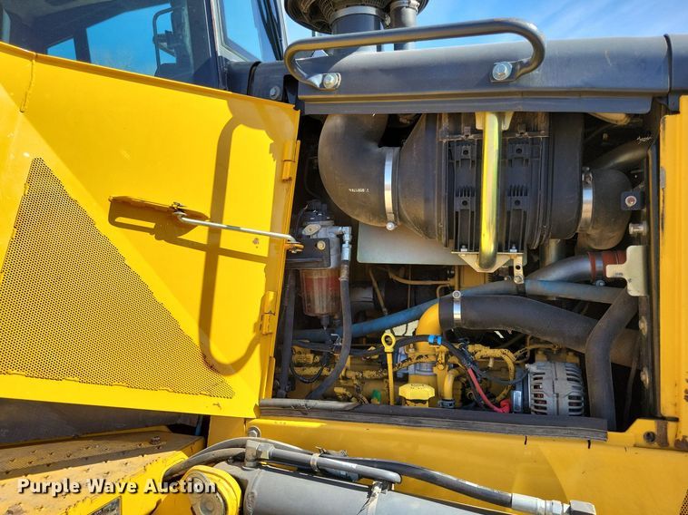 image for item DO3349 2012 John Deere  750K dozer