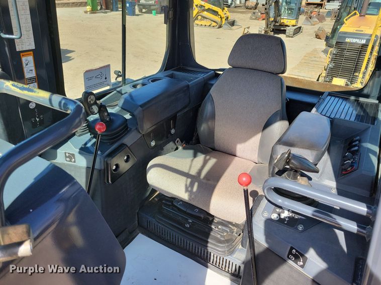 image for item DO3350 2018 John Deere 700K LGP dozer