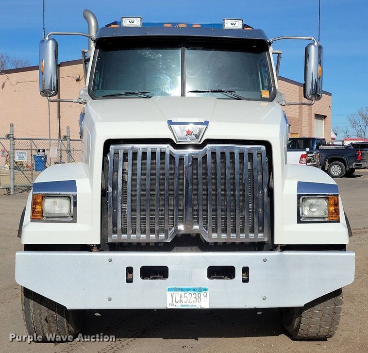 image for item DO3352 2020 Western Star  W4700SF dump truck