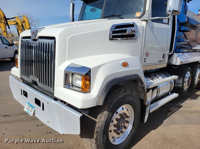 image for item DO3352 2020 Western Star  W4700SF dump truck