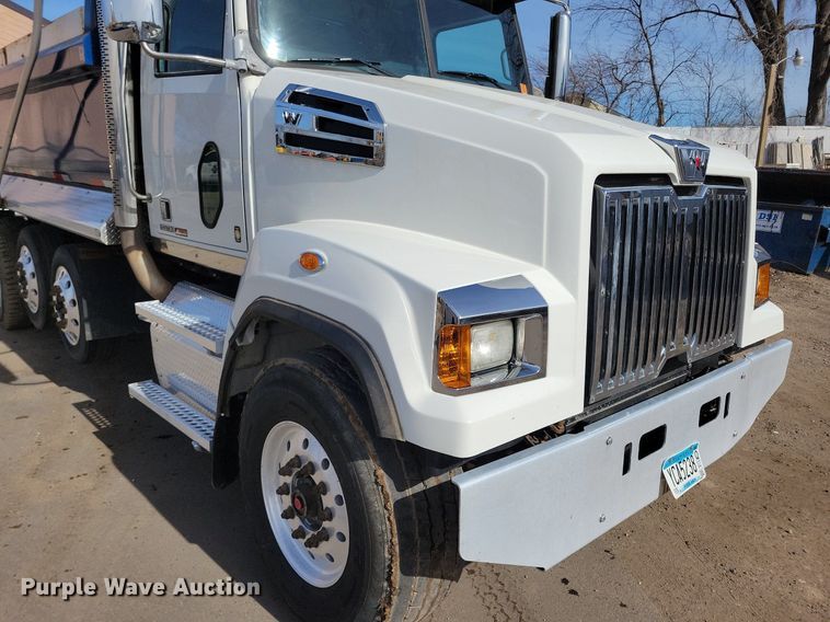 image for item DO3352 2020 Western Star  W4700SF dump truck