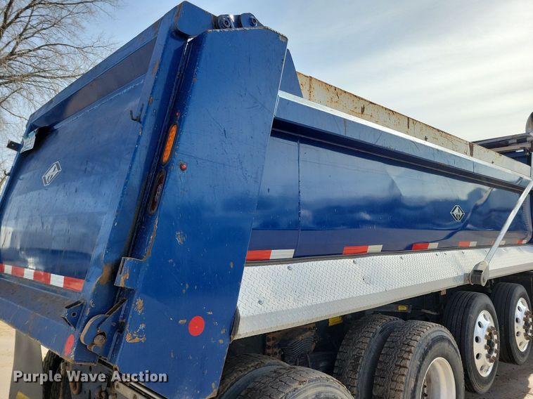 image for item DO3352 2020 Western Star  W4700SF dump truck