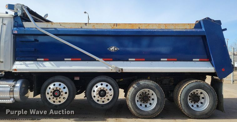 image for item DO3352 2020 Western Star  W4700SF dump truck