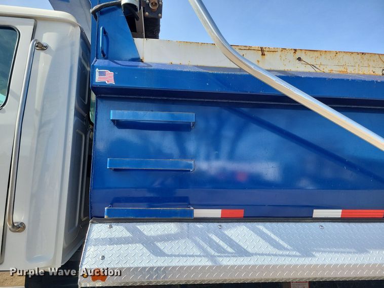 image for item DO3352 2020 Western Star  W4700SF dump truck