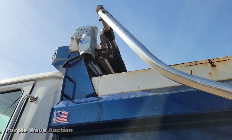 image for item DO3352 2020 Western Star  W4700SF dump truck