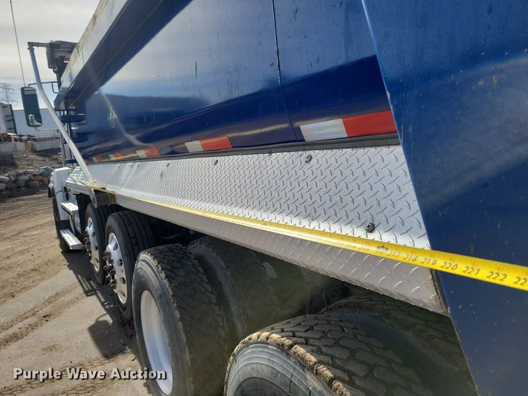 image for item DO3352 2020 Western Star  W4700SF dump truck